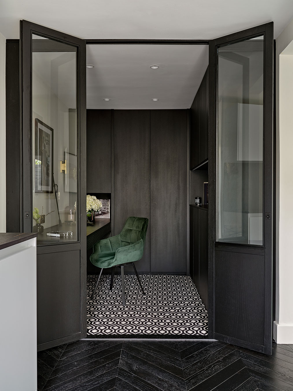 Crittall door effect bespoke doors into the space